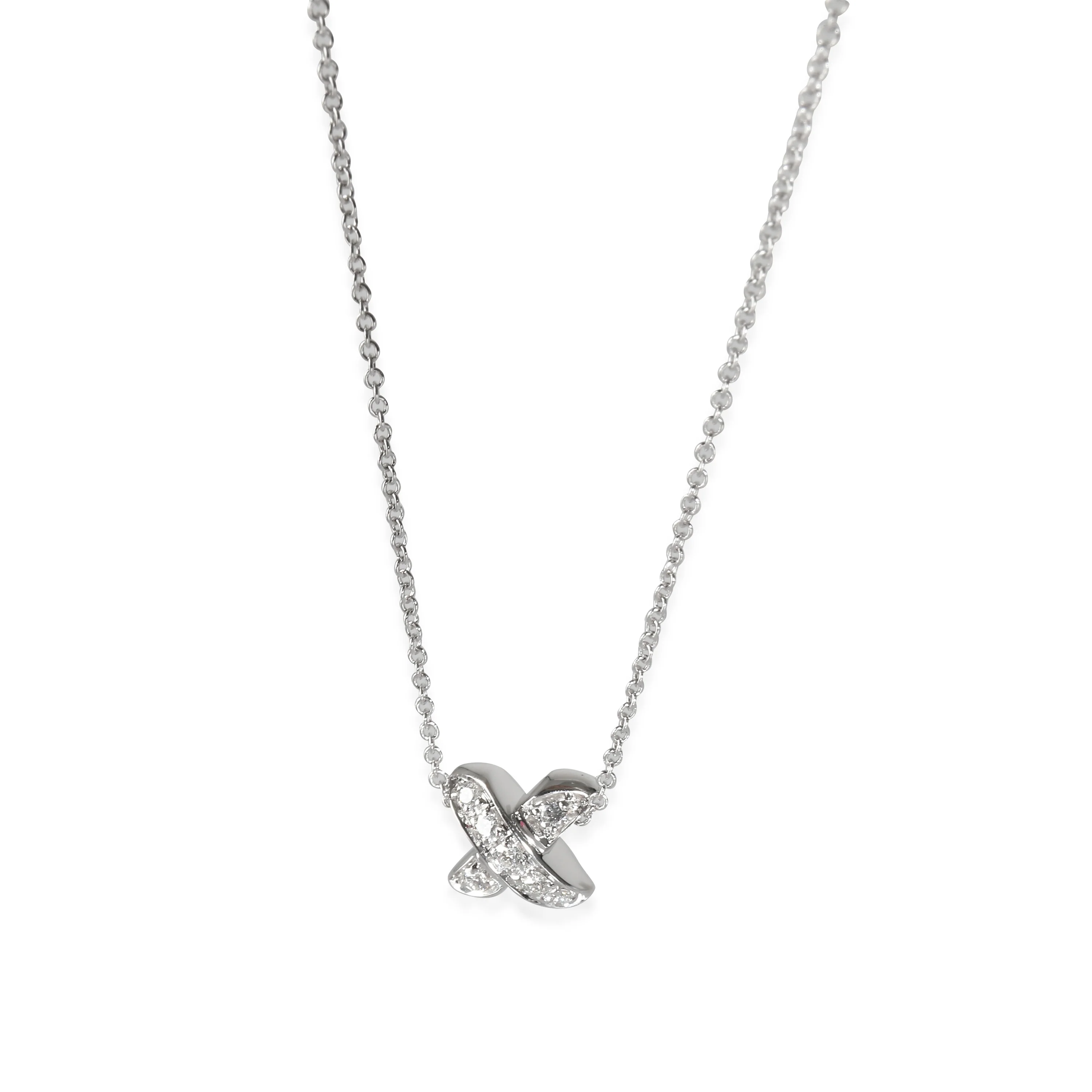 Vintage Fashion Pendant in 18k White Gold 0.2 CTW